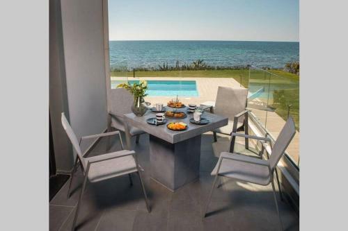 Seaside New Villa With Pool