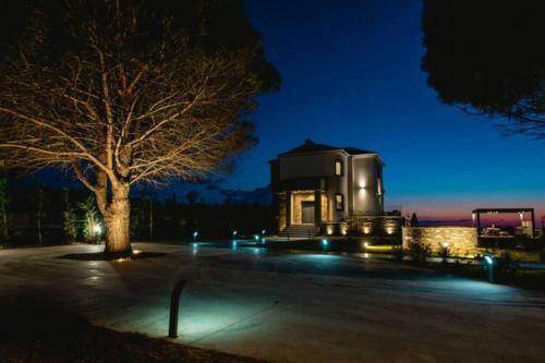 Seaside New Villa With Pool