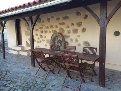 Roupes Stone House