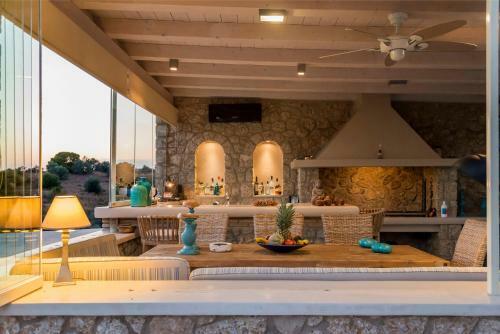 Villa Porto Cheli Panoramic Seaview Poolside Resort