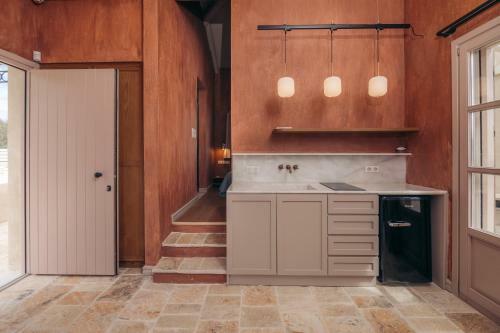 Eclectic And Secluded Estate, Villa Aegis