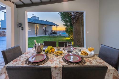 Fontana Luxury Villa Salakos With Pool Near Beach