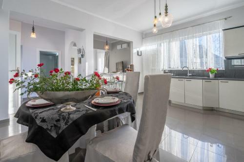 Fontana Luxury Villa Salakos With Pool Near Beach