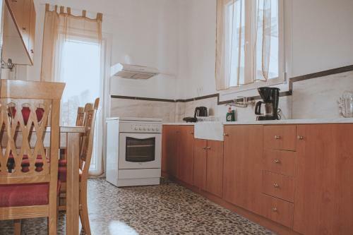 Modern Apartment 1 Minute From Remataki Beach