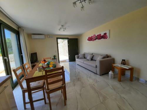Freesia Grand Sea View Apartment