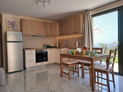 Freesia Grand Sea View Apartment