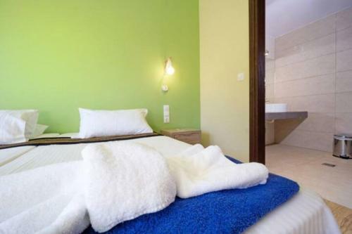 Red Roses Villa In Litsarda Chania