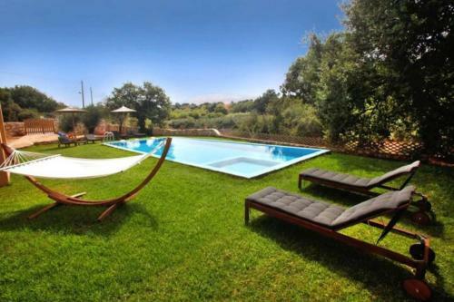 Red Roses Villa In Litsarda Chania