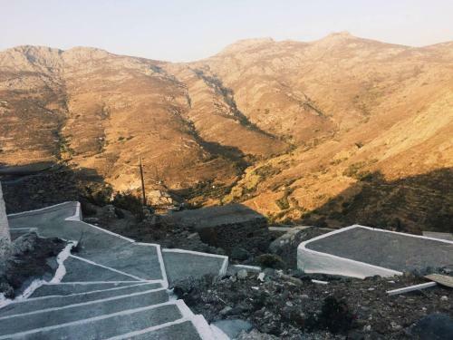 The Oceanographer's Home, A Chora Hideaway