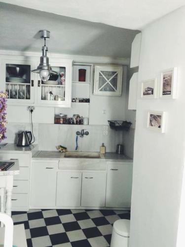 The Oceanographer's Home, A Chora Hideaway