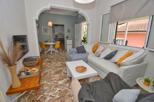 Yia Sou Corfu! Kolibri