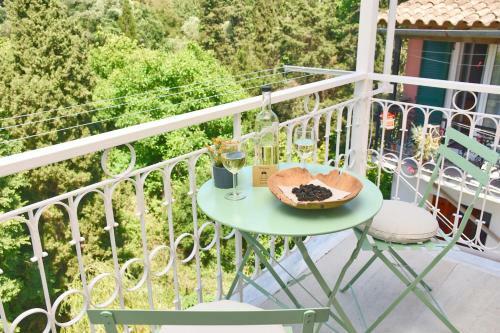 Yia Sou Corfu! Kolibri