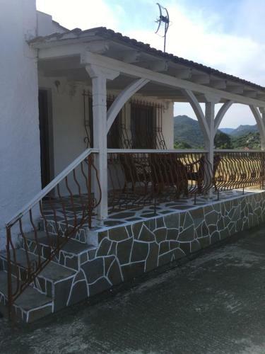 Andronikis House
