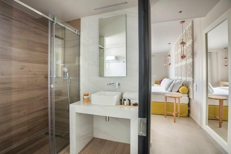 Ionian Plaza Hotel