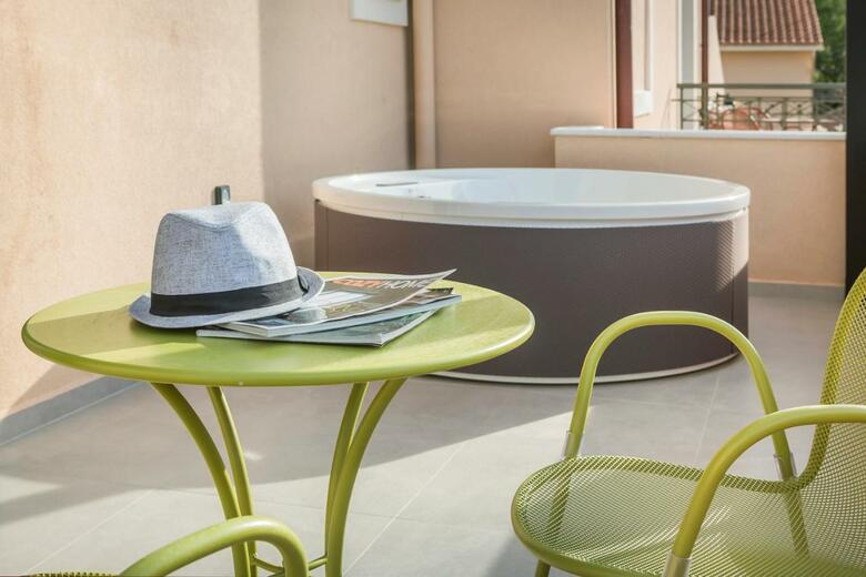 Ionian Plaza Hotel