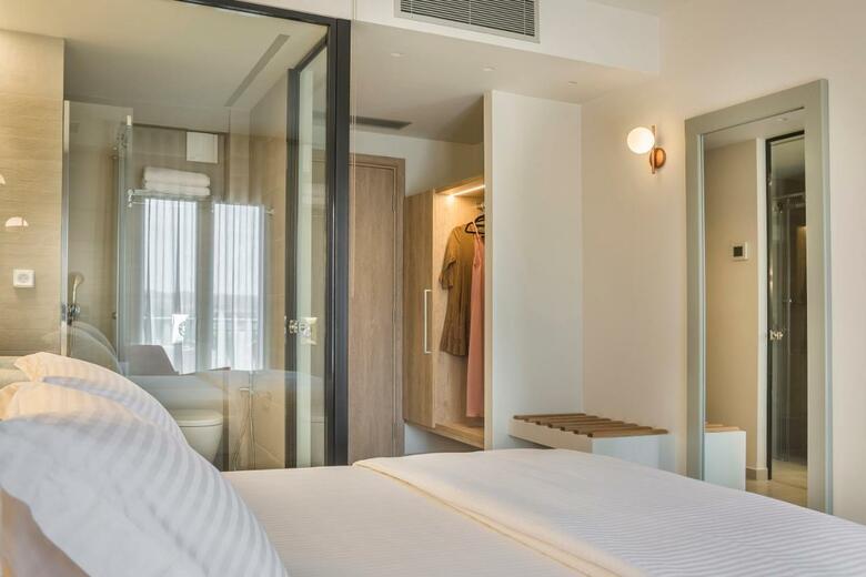 Ionian Plaza Hotel