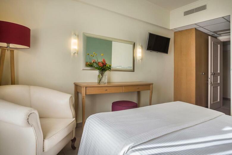 Ionian Plaza Hotel