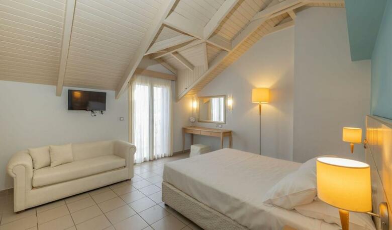 Ionian Plaza Hotel