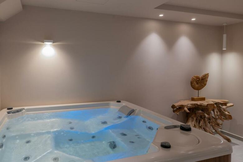 Ionian Plaza Hotel