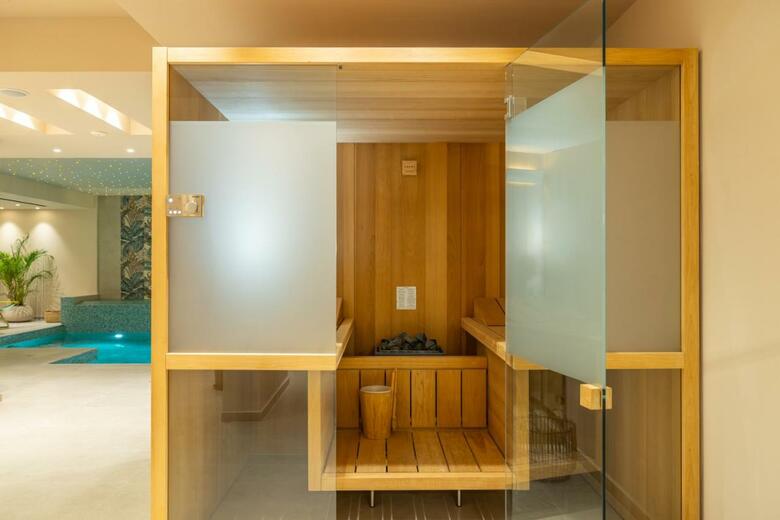Ionian Plaza Hotel