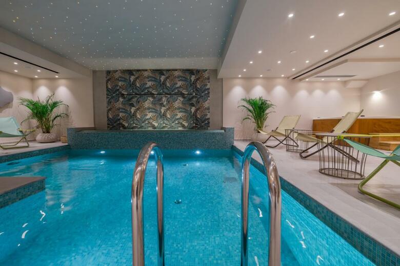 Ionian Plaza Hotel
