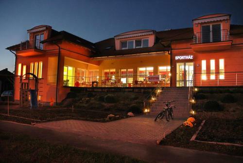 Hostal Sporth�z