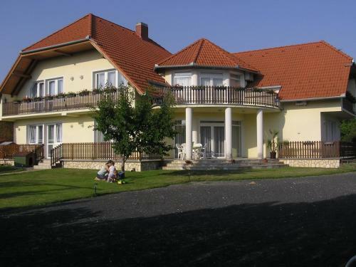 Balaton Apartmanh�z