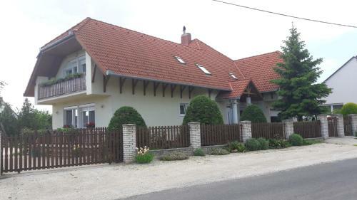 Balaton Apartmanh�z