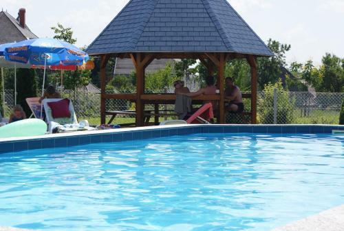 Hostal K�k Vend�gh�z Family Resort