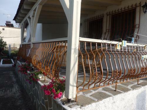 Andronikis House
