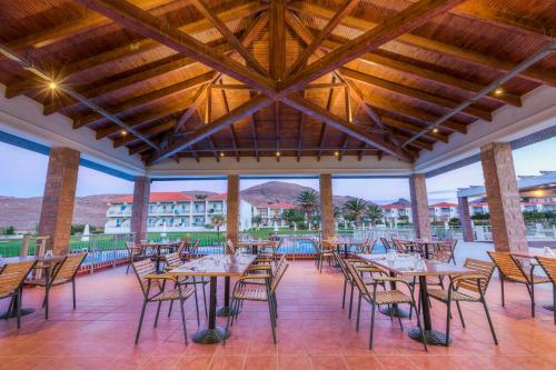 Hotel Aeolian Village Beach Resort