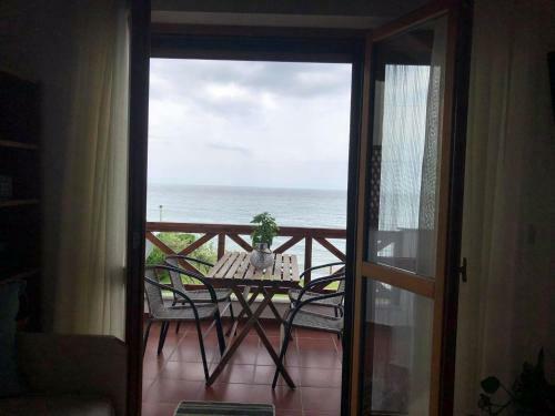 Seafront Family Apartment Ellie