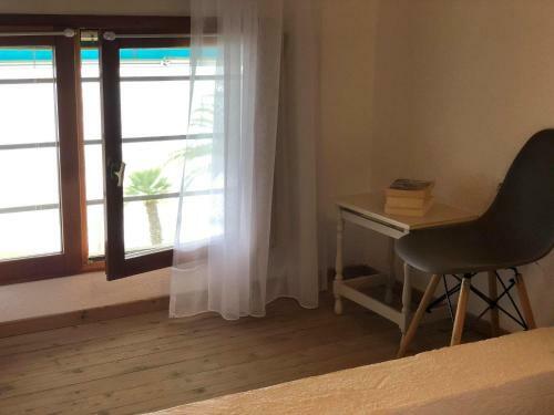 Seafront Family Apartment Ellie
