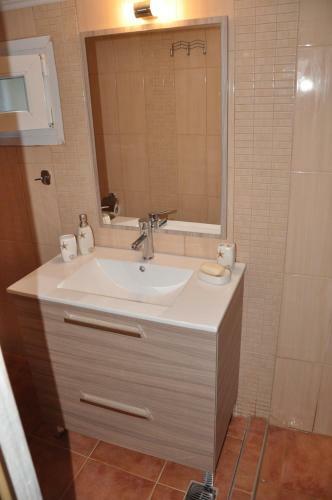 Modern Apartment 100m. From The Sea