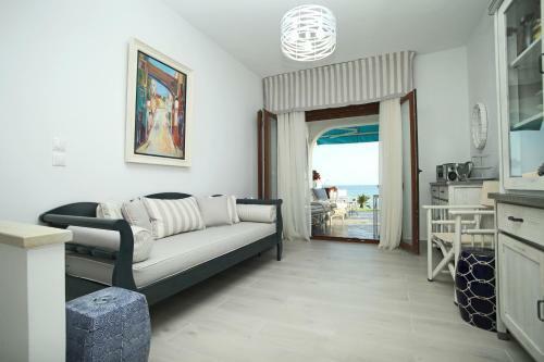 Luxurious Beachfront Family House