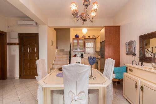 Luxury 2-floor Villa!!