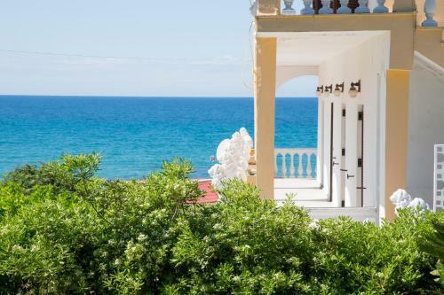Ntoriseveline Beach House