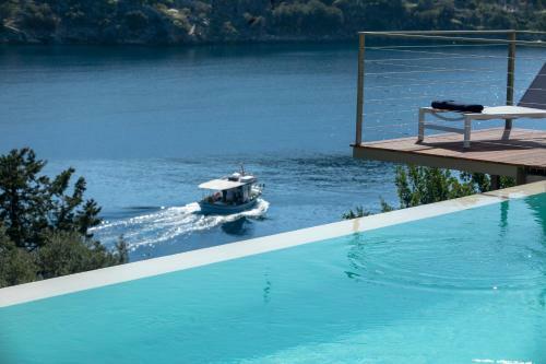 Villa Anthelia-idyllic View And Private Access To The Sea