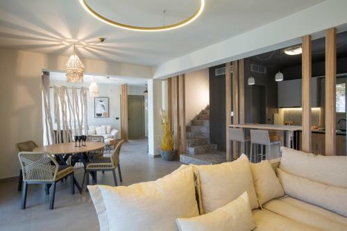 Villa Elanthy-new Luxury Villa With Private Sea Access