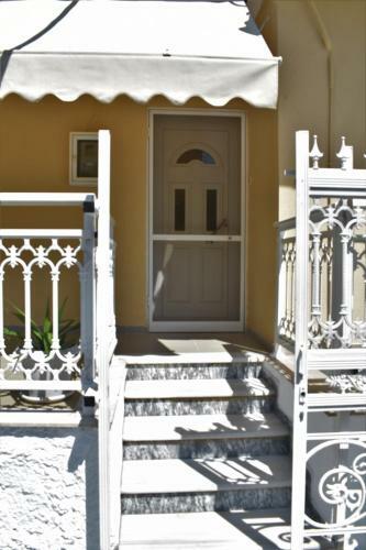 Irinis House