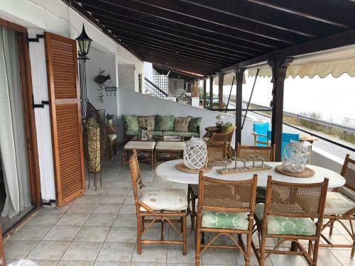 Superior, Comfortable Seaside Home With Amazing View