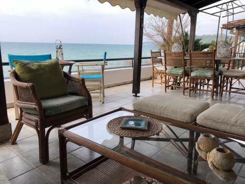 Superior, Comfortable Seaside Home With Amazing View