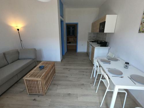 Marina Pedi Apartments