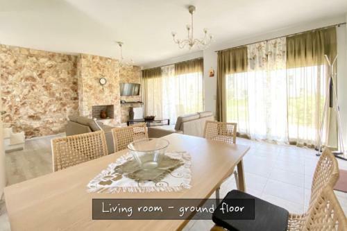 Aspri Petra Villa