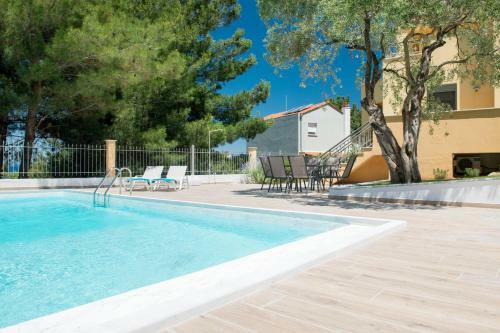 Louloudis Pool Villa