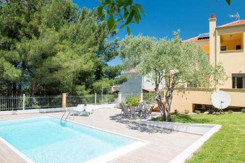 Louloudis Pool Villa