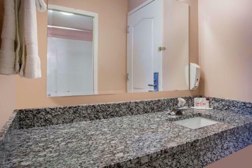 Hotel Ramada Limited 100 Mile House - Standard Cb