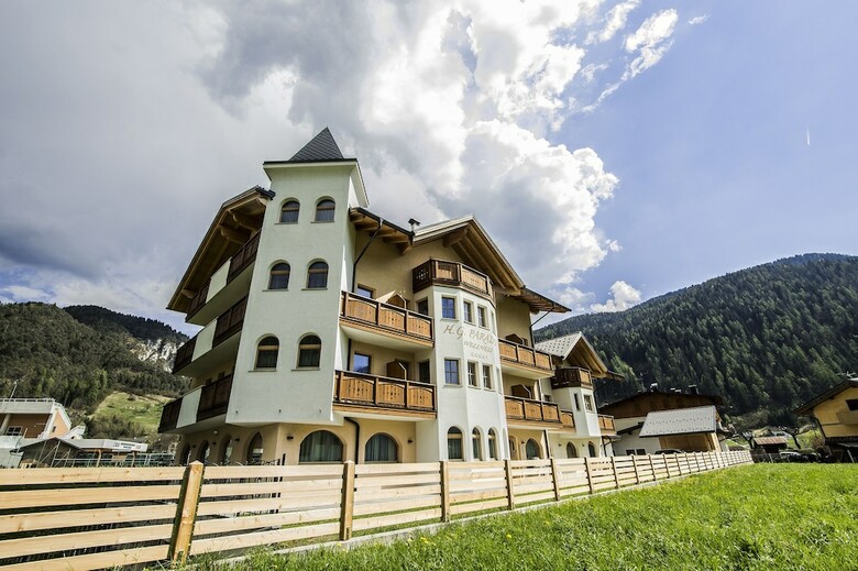 Hotel Garn� Paradisi