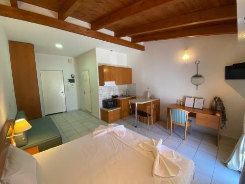 Le Chris Central Apartments