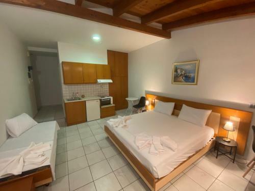 Le Chris Central Apartments